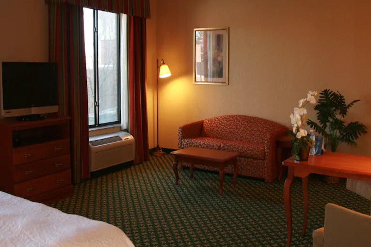 Newly Renovated Hampton Inn Omaha West Lakeside Exterior foto