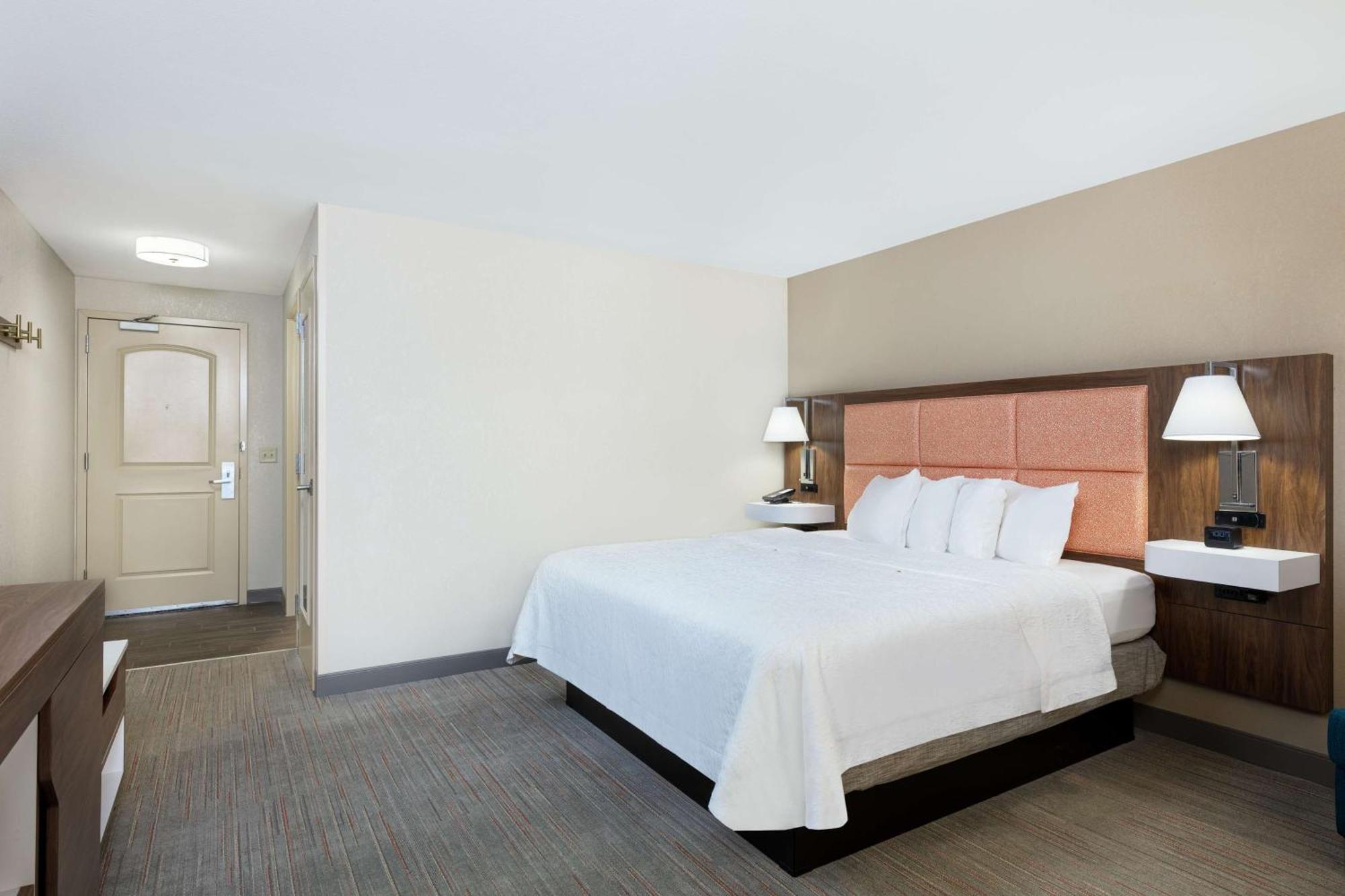 Newly Renovated Hampton Inn Omaha West Lakeside Exterior foto
