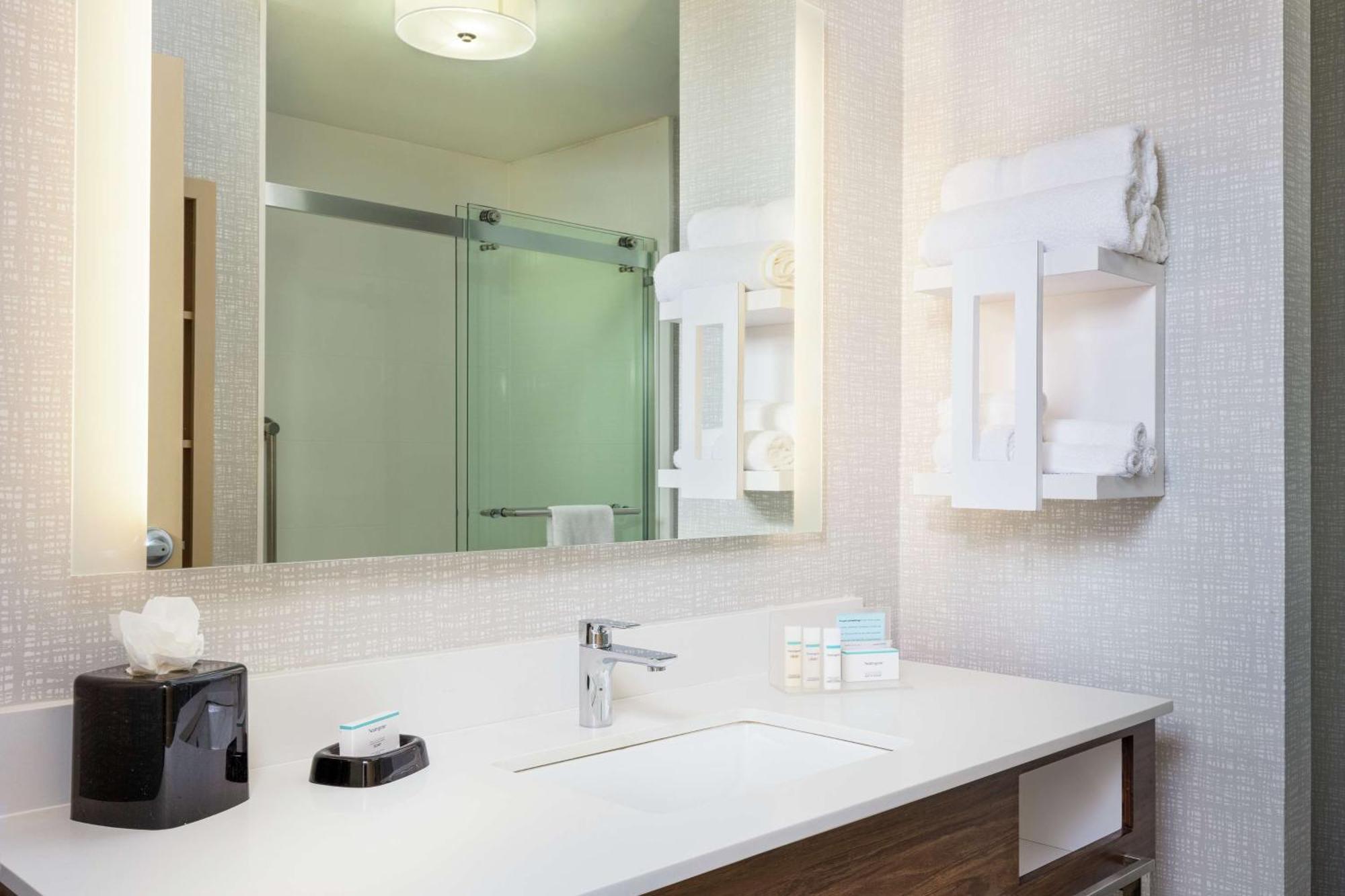 Newly Renovated Hampton Inn Omaha West Lakeside Exterior foto