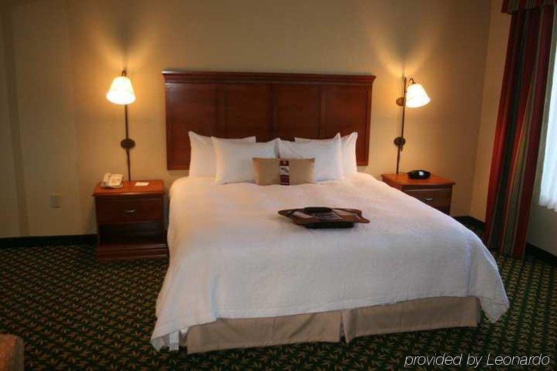 Newly Renovated Hampton Inn Omaha West Lakeside Habitación foto