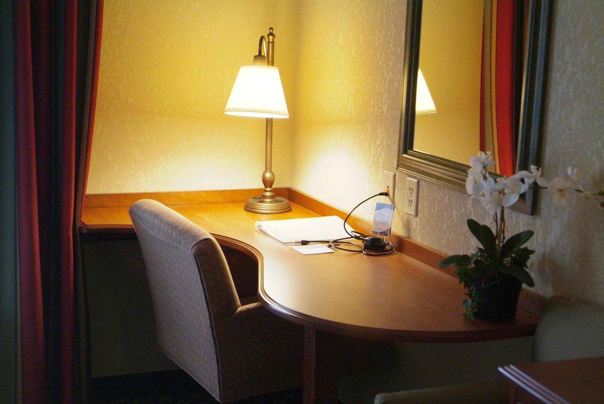 Newly Renovated Hampton Inn Omaha West Lakeside Habitación foto